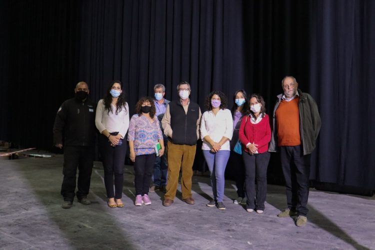 Avanza el Teatro Universitario, ya cuenta con telón.